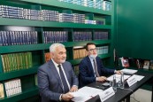 Владимир Уйба поздравил работников библиотек